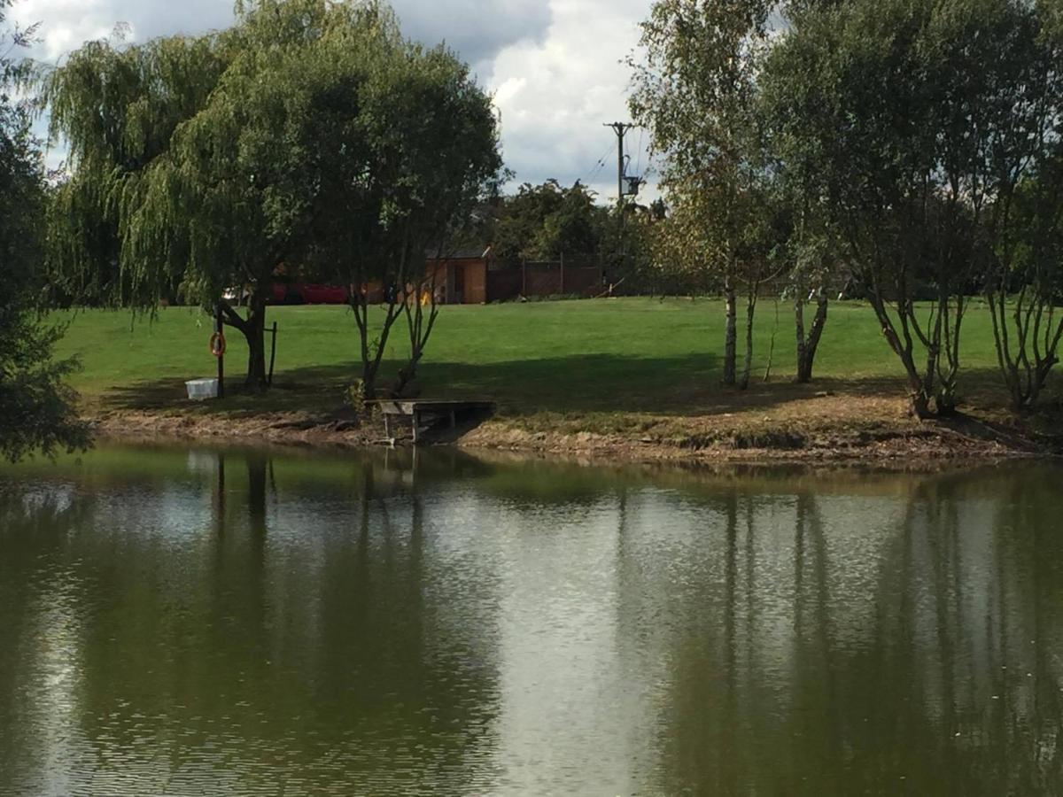 Elton Barn Fishery & Retreat Nottingham Esterno foto